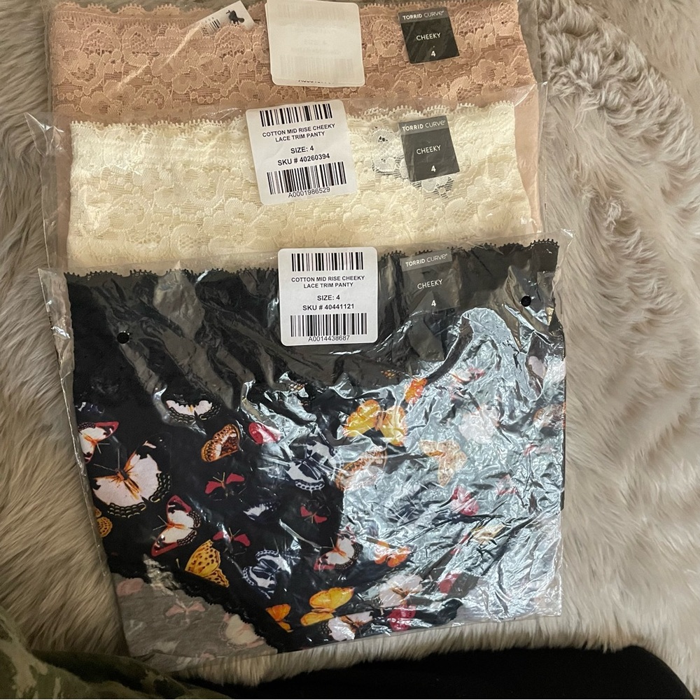 Torrid mid rise cheeky lace trim Panty, set of 3, beige, cream and butterfly NWT